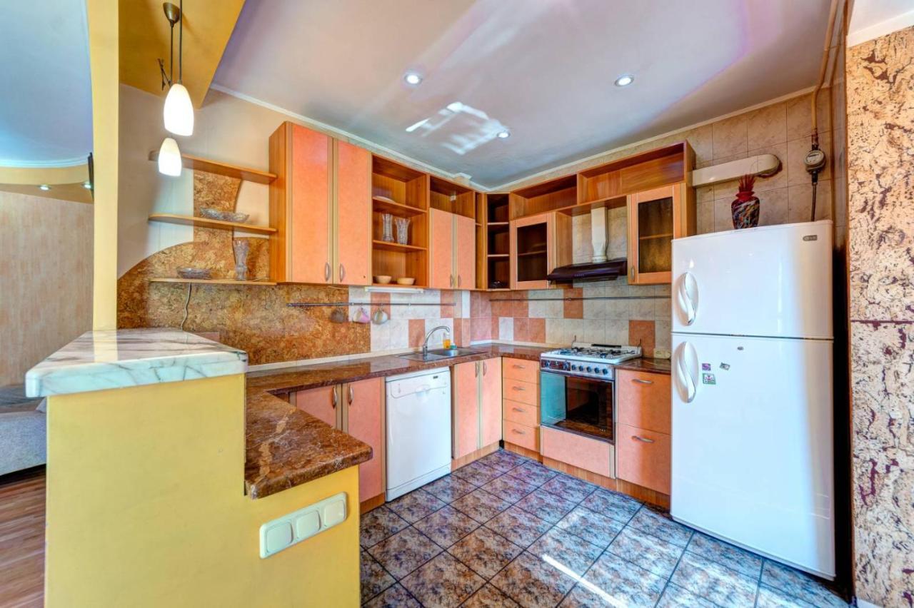 Three-Room Apartment Near Ocean Plaza Kiev Exteriör bild
