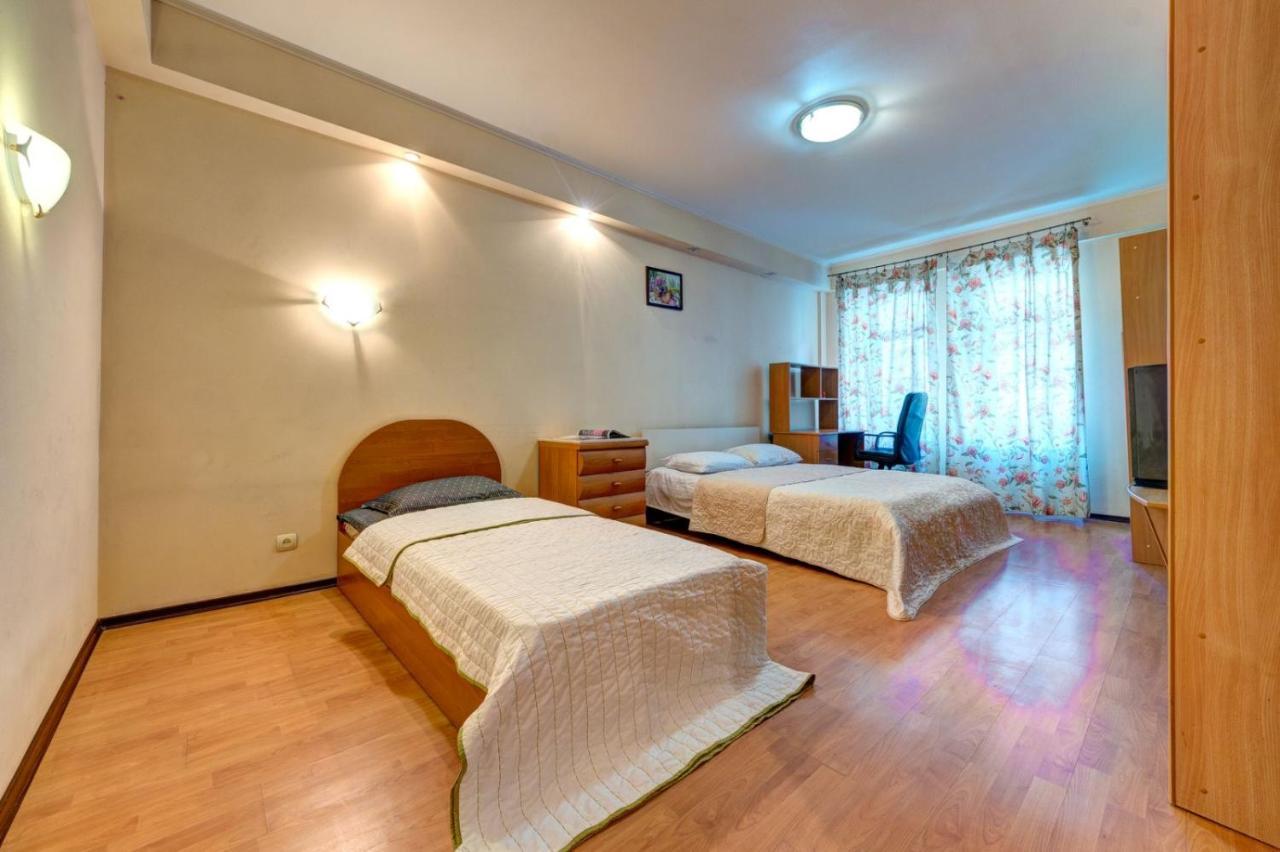 Three-Room Apartment Near Ocean Plaza Kiev Exteriör bild