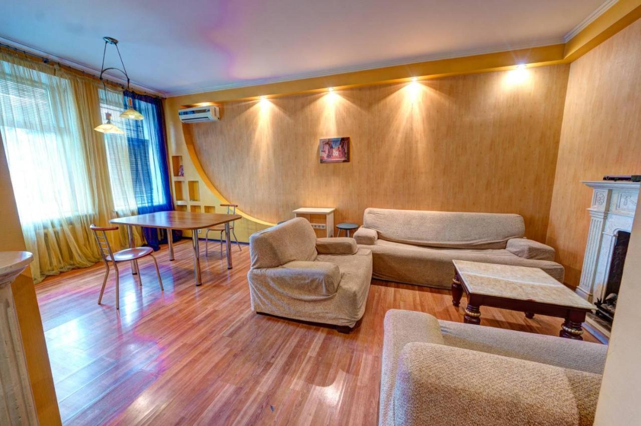 Three-Room Apartment Near Ocean Plaza Kiev Exteriör bild